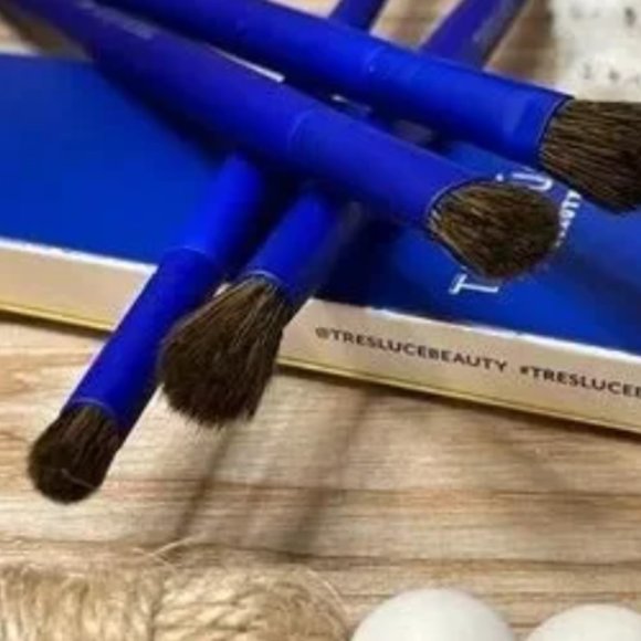 TRESLUCE BEAUTY By Becky G Like An Artista 4Pcs Brush Set - Picture 5 of 8